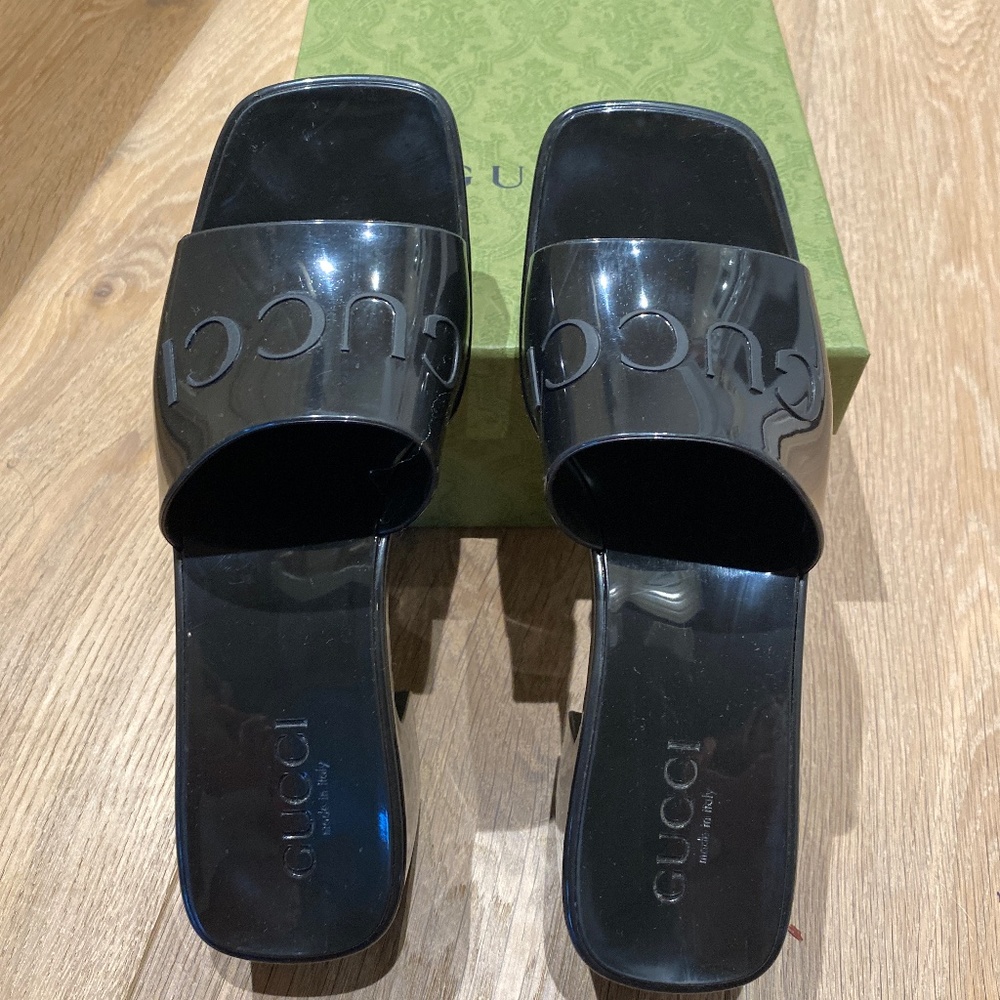 Gucci slides-black
